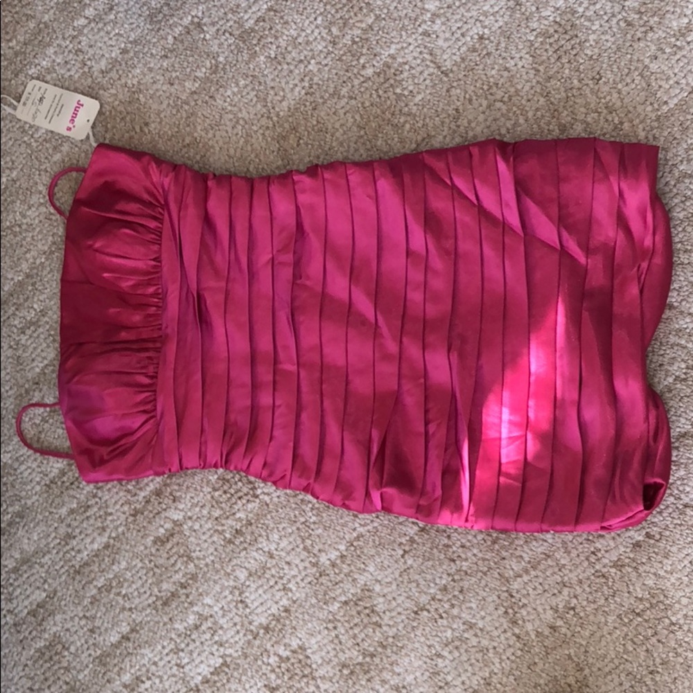 Scrunchy fuchsia mini dress!